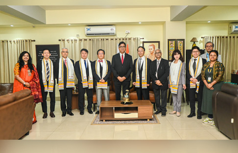 𝐒𝐢𝐬𝐭𝐞𝐫 𝐍𝐢𝐯𝐞𝐝𝐢𝐭𝐚 𝐔𝐧𝐢𝐯𝐞𝐫𝐬𝐢𝐭𝐲 𝐰𝐚𝐫𝐦𝐥𝐲 𝐰𝐞𝐥𝐜𝐨𝐦𝐞𝐝 𝐞𝐬𝐭𝐞𝐞𝐦𝐞𝐝 𝐝𝐞𝐥𝐞𝐠𝐚𝐭𝐞𝐬 𝐟𝐫𝐨𝐦 𝐉𝐚𝐩𝐚𝐧!